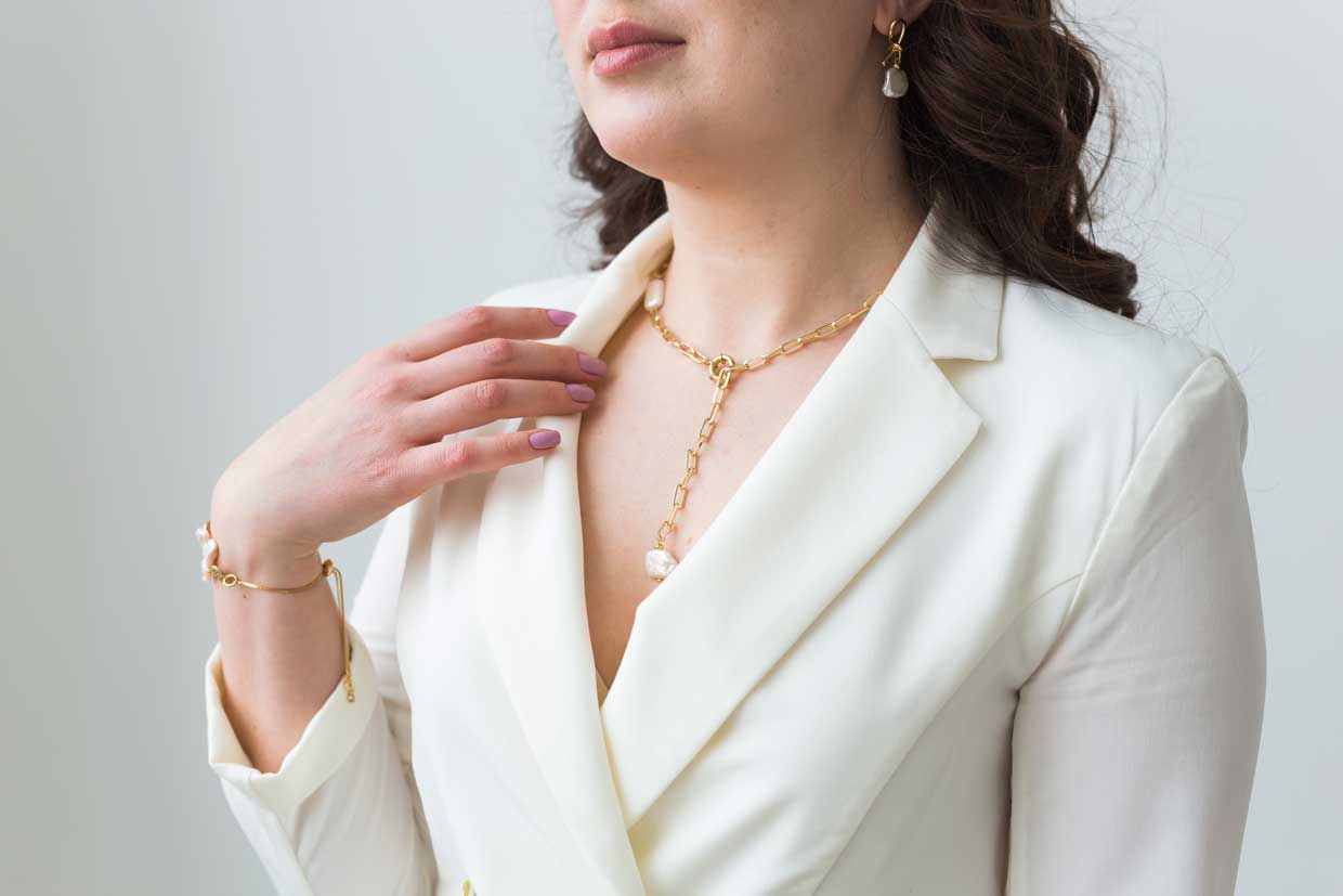 benefits of wearing gold jewelry