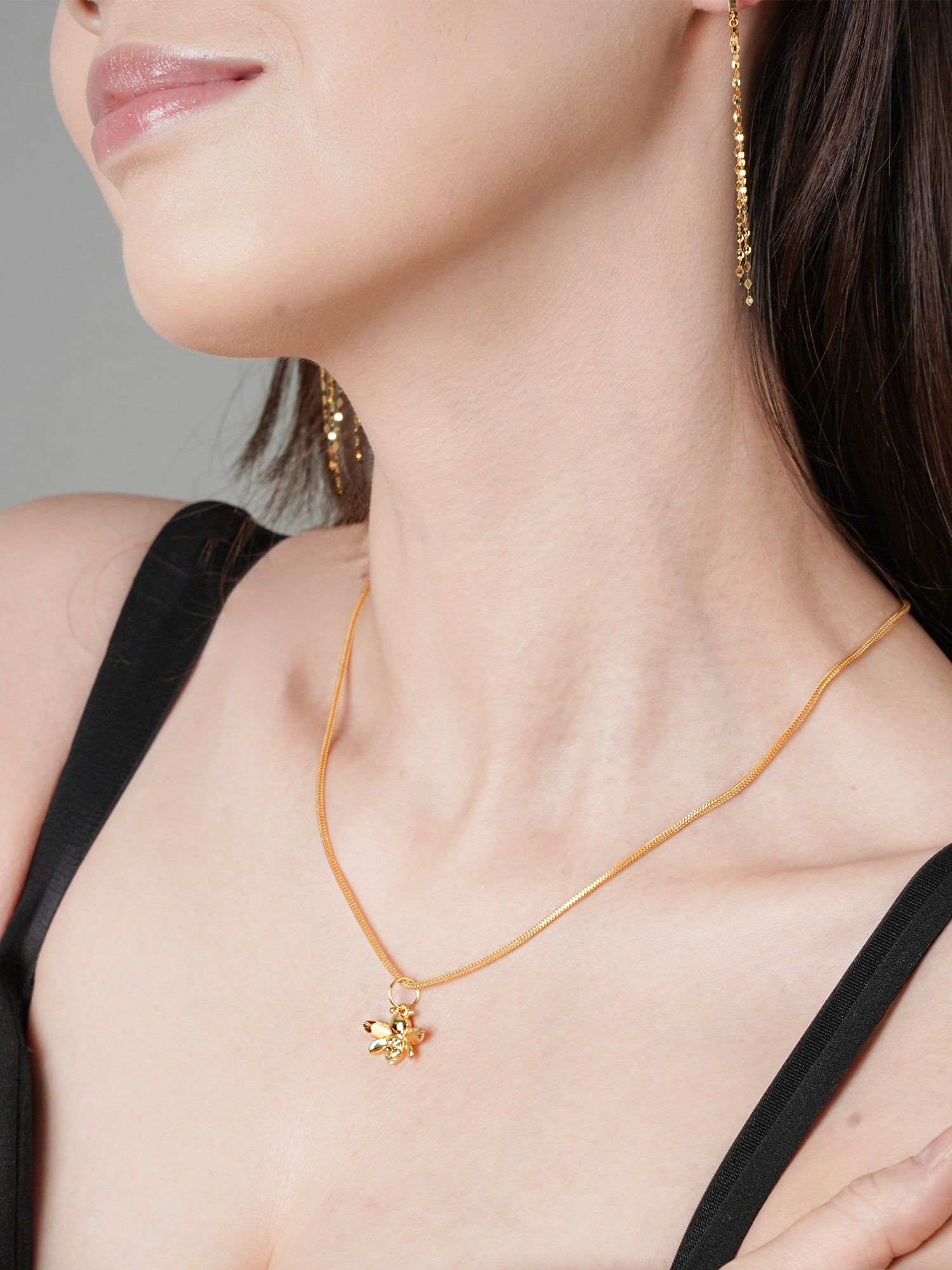 916 Gold Bee Pendant