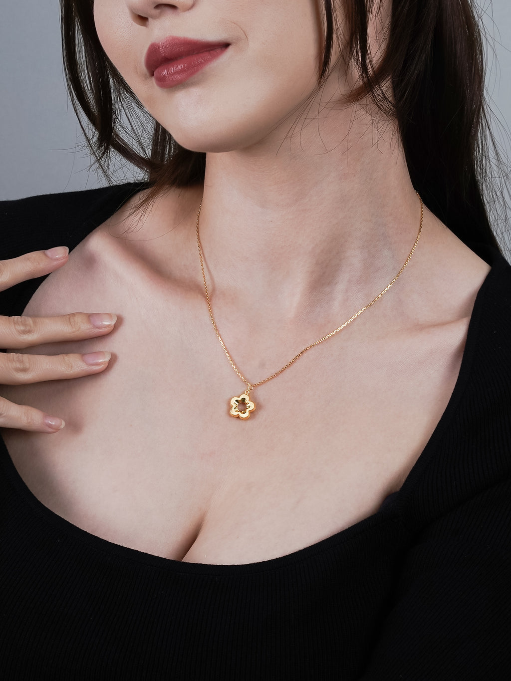 916 Gold Clover Necklace