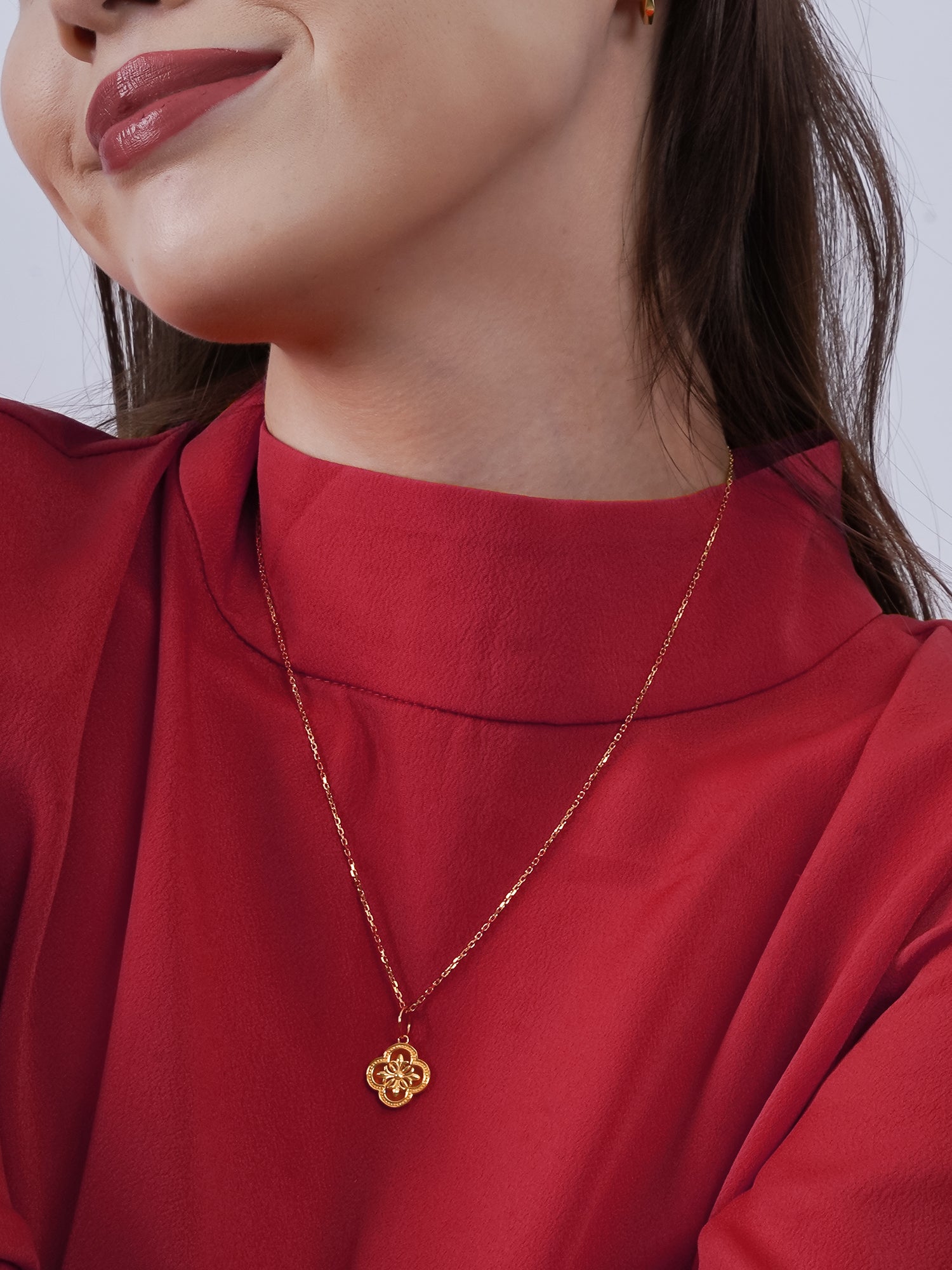 916 Gold Frost Clover Pendant