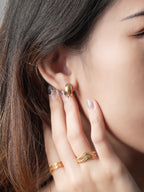 916 Gold Alcmene Clip On Earring