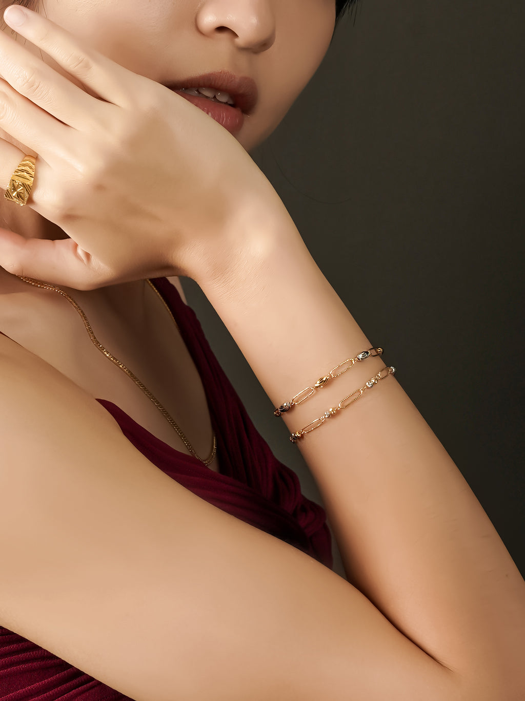 916 Gold Clam Link Bracelet