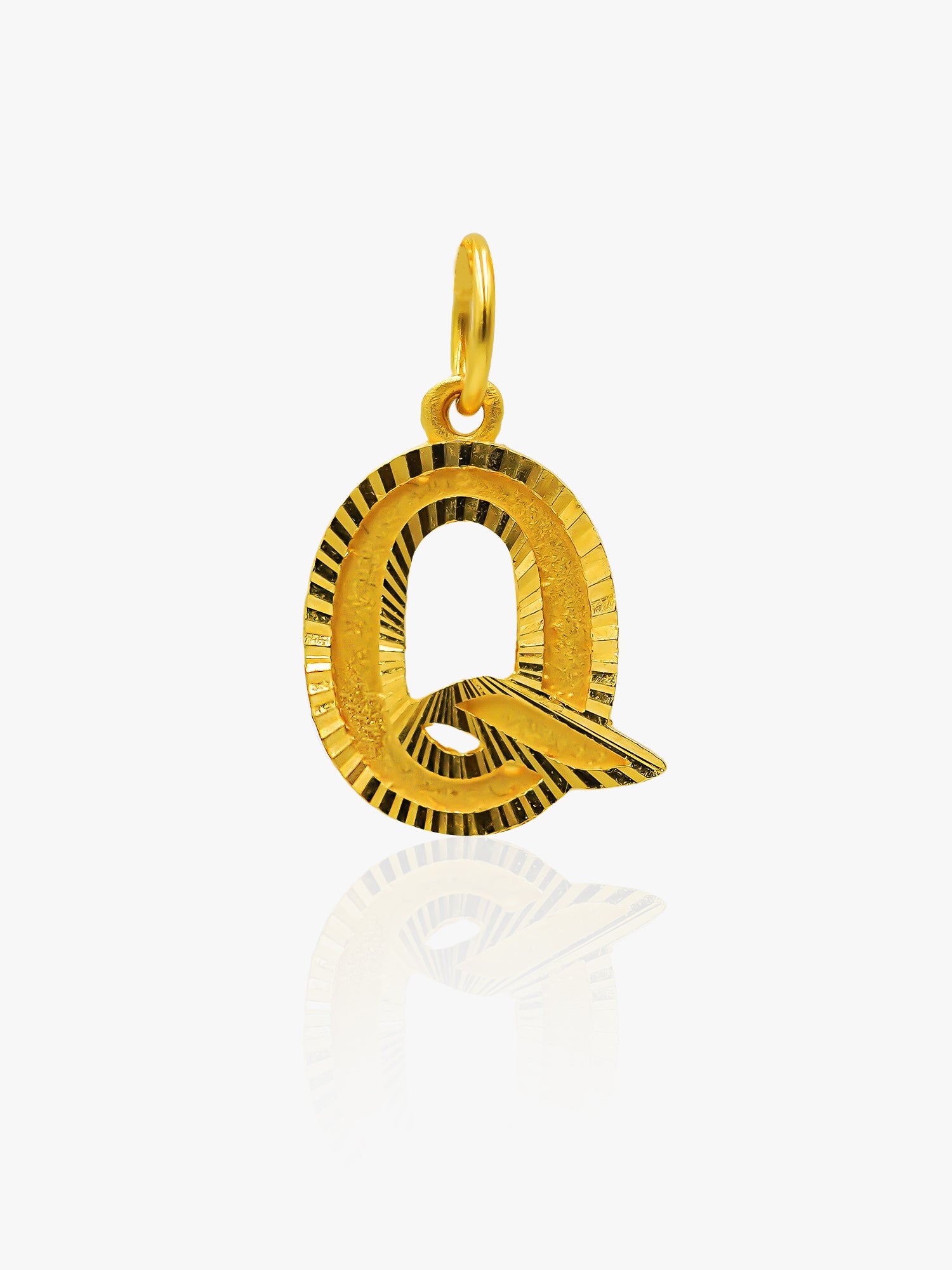 916 Gold Q Pendant