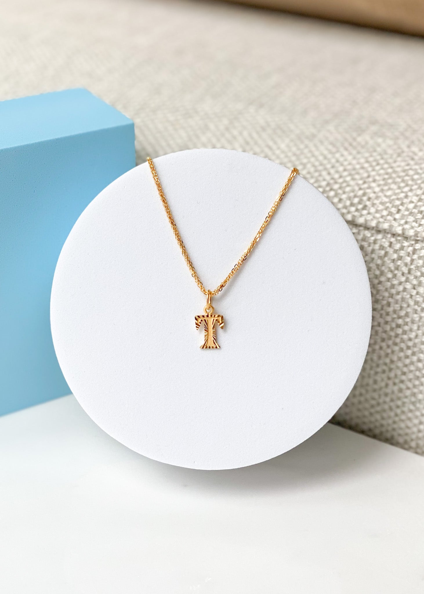 916 Gold Alphabet T Pendant