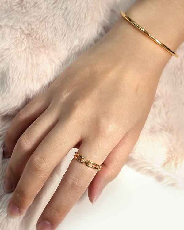 Model wearing 916 gold happiness ring