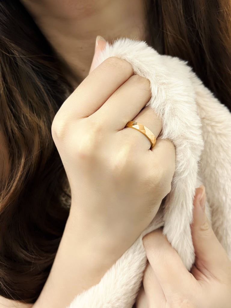 gold-everlasting-ring-for-ladies-and-men