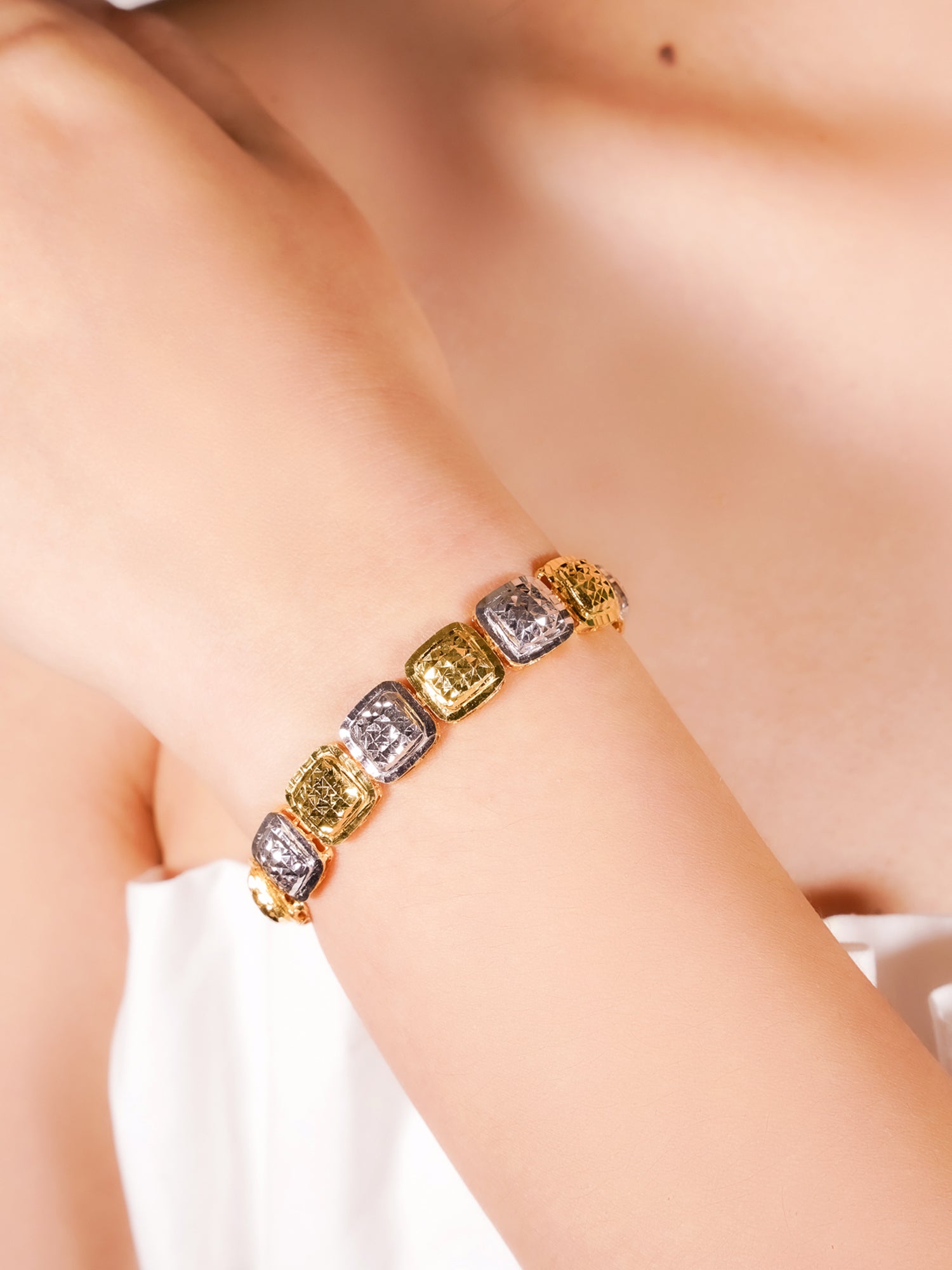 916 Gold Biskit Bracelet